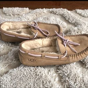 Size 7 UGG skipper/moccasins